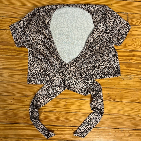 Leopard Print Crop Top - Picture 2 of 3